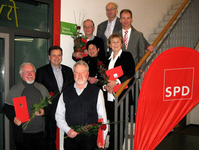 Einige der Jubilare mit Ministerin Katrin Altpeter, Alexander Bauer und Jörg Buchholz